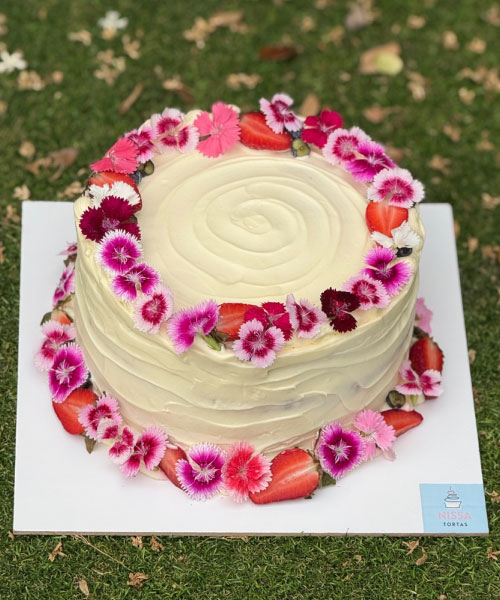 Torta-cumpleaños-con-flores-20-y-27-cm